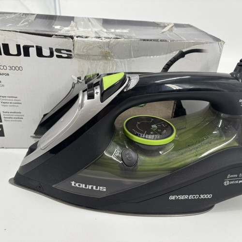 Taurus Geyser Eco 3000 Steam Iron new