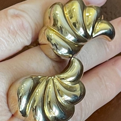 P.E.P. Custom Jewellery collectible large clip on earrings like new