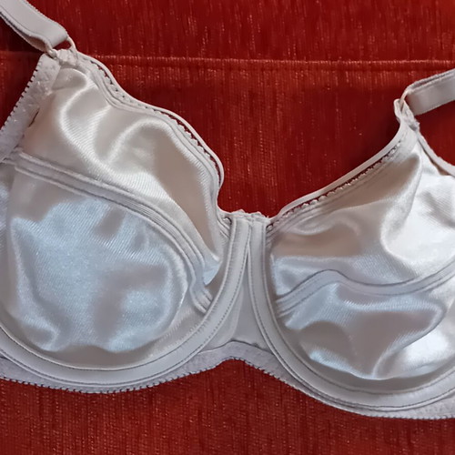 Triumph bra size 80C beige like new