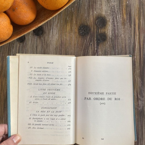 L'Homme qui rit Volume 2 vintage French paperback by Victor Hugo used
