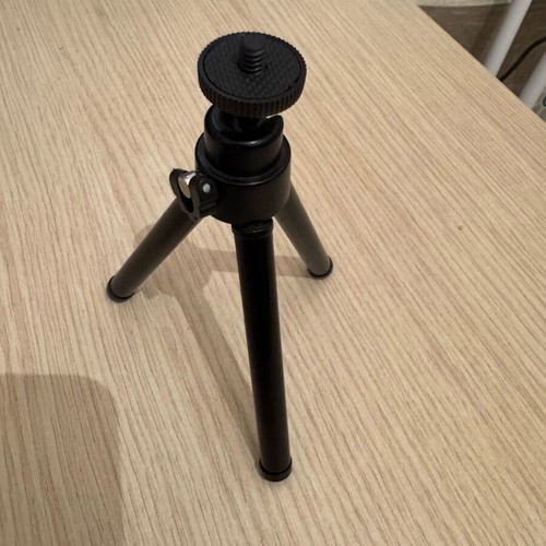 Mini plastic tripod new with tightening screw