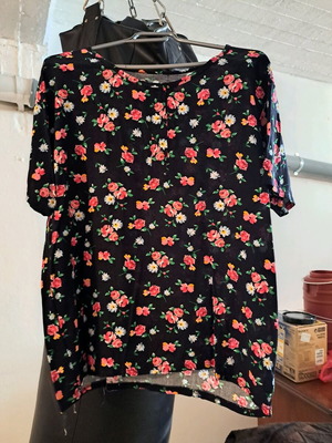 Women's printed blouse size L like new