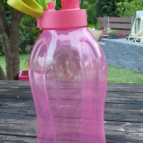 Tupperware bottle 2 liters with spout new