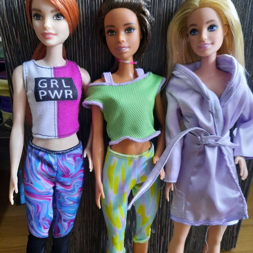 Barbie dolls lot of 3 with original clothes, Mattel