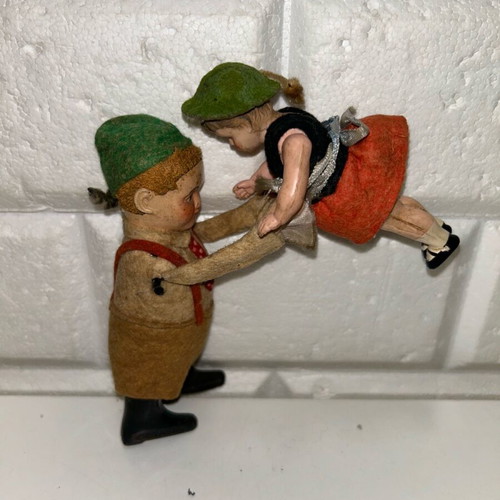 Mechanical retro toy used without key