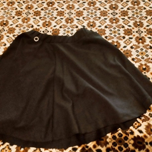 Mini black skirt like new, with elastic waist