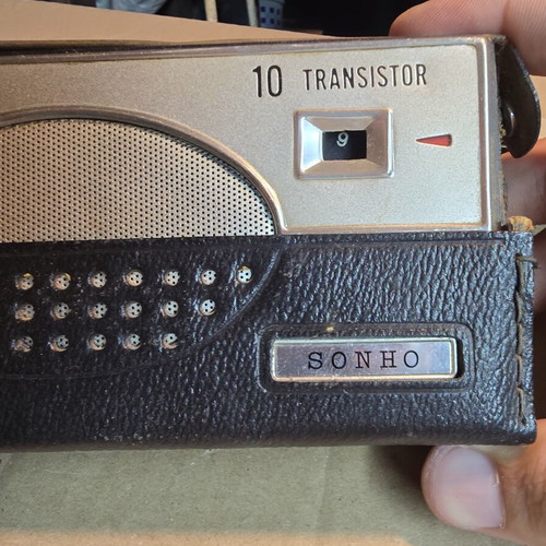 Sonho 10 Transistor vintage radio with leather case