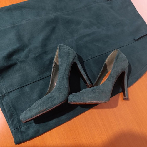 Matching outfit set used, skirt size S and leather heels size 39