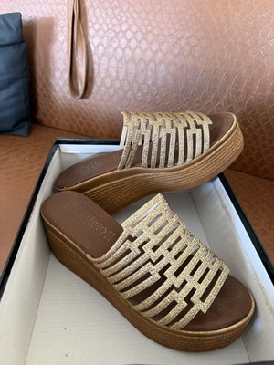 Women's platform sandals like new, gold, size 38