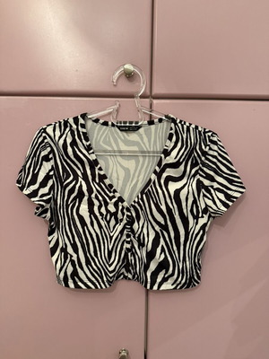 Shein crop top zebra pattern like new, size M