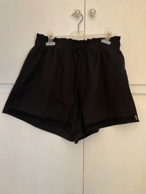 Shein black shorts like new with drawstring and subtle edge design