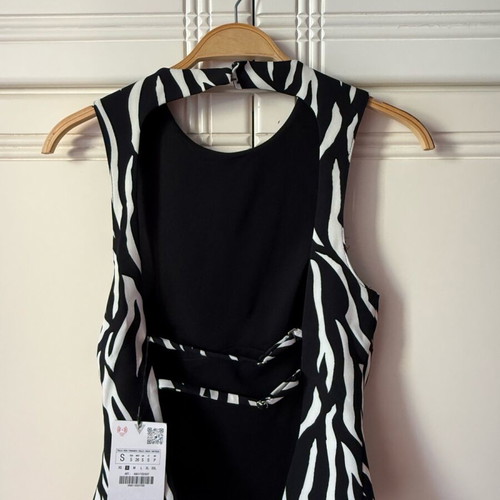 Zara top with open back new, size small, black and white