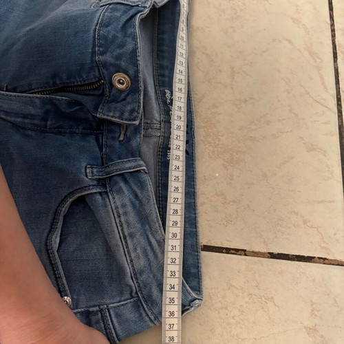 Only women's ripped blue jeans like new, size 28/30