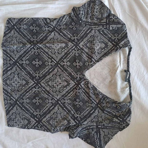 T-shirt used, size XL, black and white