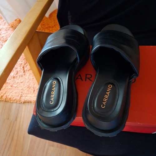 Carrano leather sandals size 38 like new, black