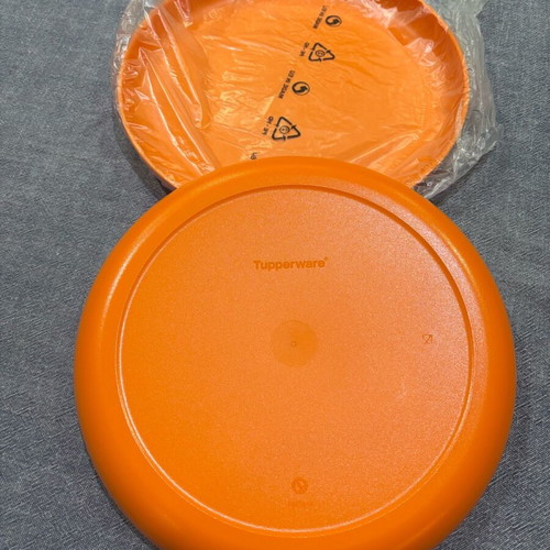 Tupperware plates new, set of 4