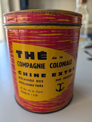 Colonial Company tea tin used, 1950-1960 authentic vintage