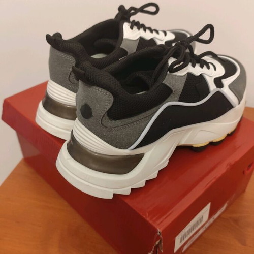 Sneaker women's like new, size 38, black and white