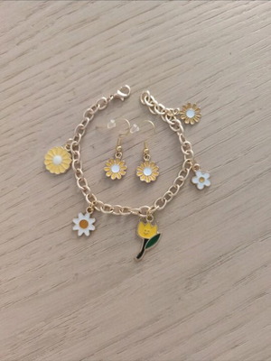Bracelet and earrings set like new, yellow