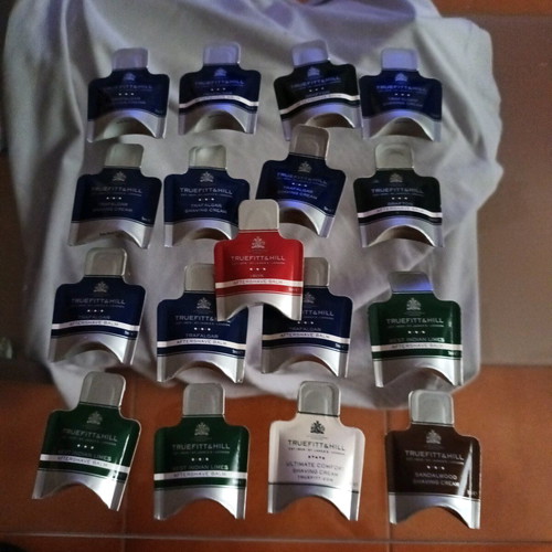 After shave travel set new, pack of 17 pieces