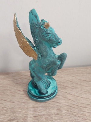 Pegasus gypsum statue new condition