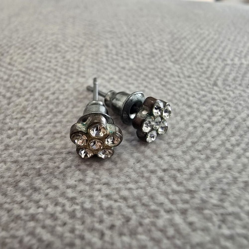 Floral stud earrings with rhinestones vintage style