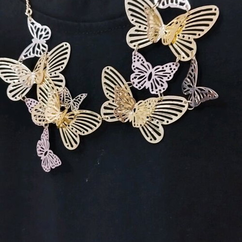 Necklace with butterflies like new in gold and silver