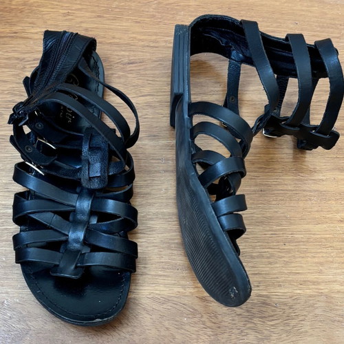 CafeNoir black leather sandals size 40 like new