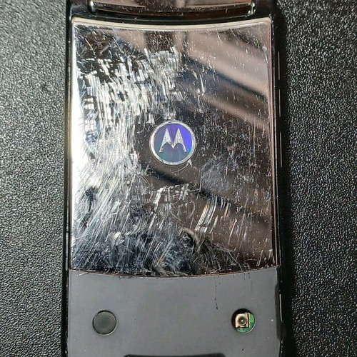 Motorola Razr V9 μεταχειρισμένο, πλήρως λειτουργικό, χρειάζεται μπαταρία