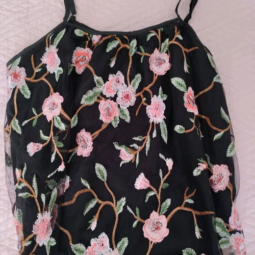 Floral top Shein like new, summer embroidered design