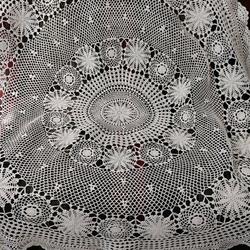 Handmade knitted round tablecloth new, diameter 165x165 cm