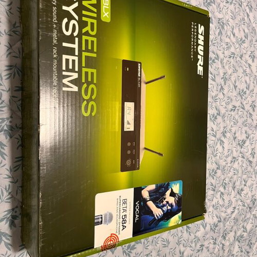 Shure wireless microphone like new, professional use, with box