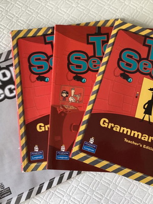 Top Secret 1 English language books, 4 pieces, 3 unused