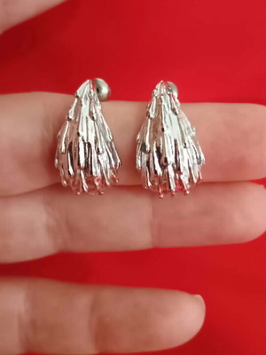Drop-shaped earrings like new, embossed, silver color