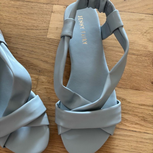 Women's sandals used like new, size 37 elastic fit