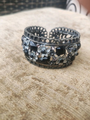 Metal bracelet new with black rhinestones