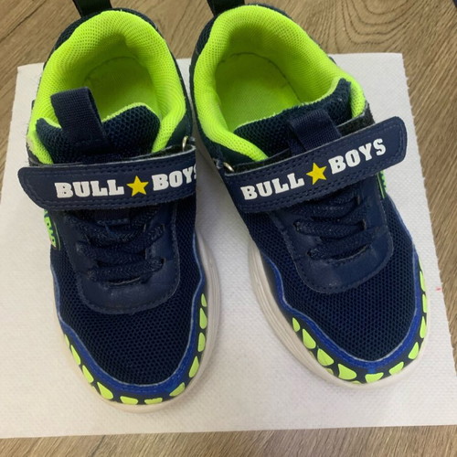 Boy's shoe size 29 Bull Boys blue, flawless
