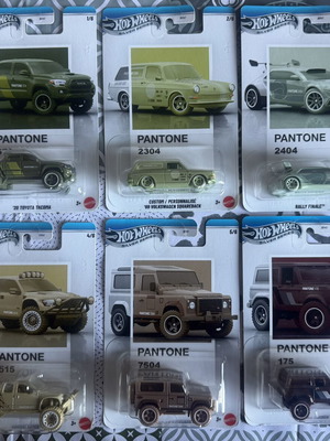 Hot Wheels Pantone cars like new