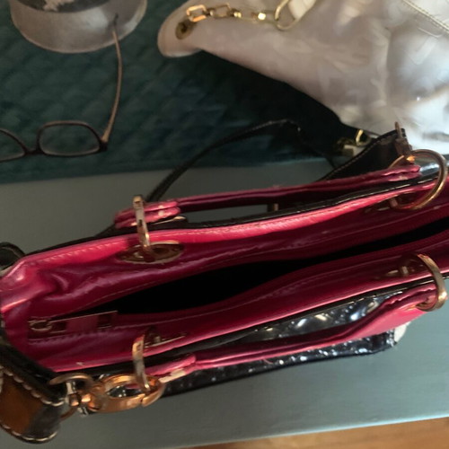 Handbag black patent vintage like new with pink and beige