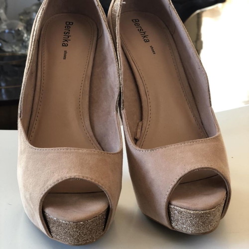 Bershka platform suede peep-toe heels size 39, beige