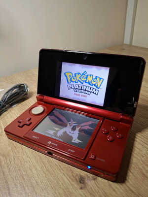 Nintendo 3DS Flame Red like new with USB charger and 8GB SD