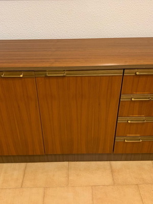 Έπιπλο τηλεόρασης μεταχειρισμένο vintage με επένδυση καρυδιάς ή τικ