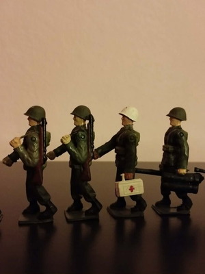 Στρατιωτάκια Αθήνα καινούργια, σετ 6 πεζικάριους δεκαετίας 80