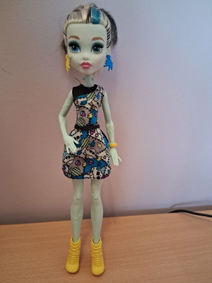 Monster High Frankie Stein doll new without bag