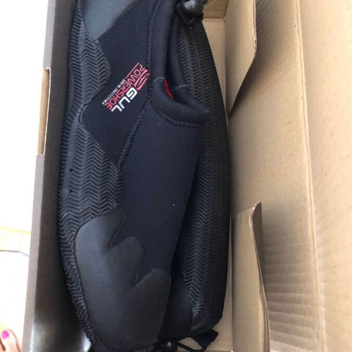 Men's surf shoes new, size 45