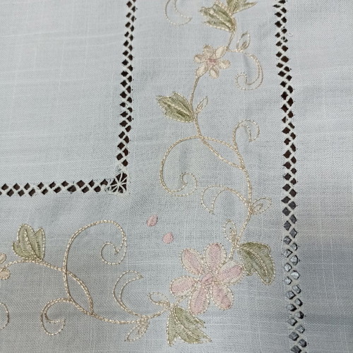 Square tablecloth 1.80x1.80 ecru with delicate machine embroidery