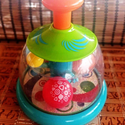 Spinning top with balls for 6+ months