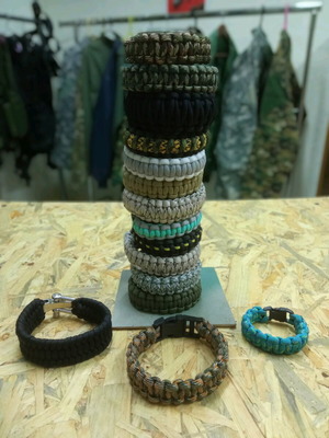 Paracord bracelet new, survival in various colors