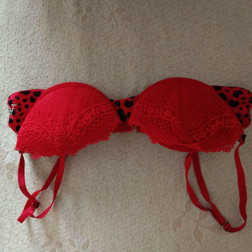 Red lace bra used, small cup 75b