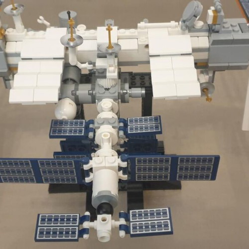 Lego Ideas International Space Station 21321 like new, 864 pieces with instructions and box